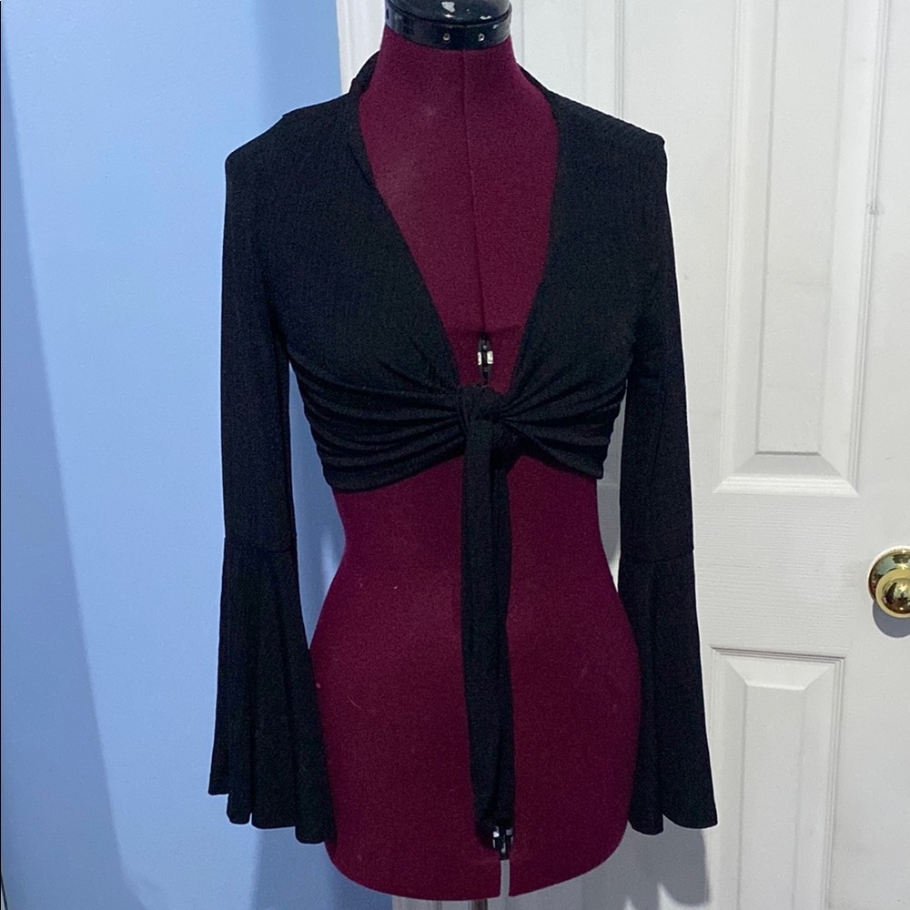 🔮 5 for $20 🔮 Black crop tie top bell sleeve